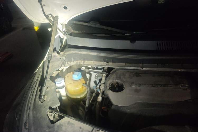 Used GAC Trumpchi M8 2018 320T Luxury Edition Engine Bay Right