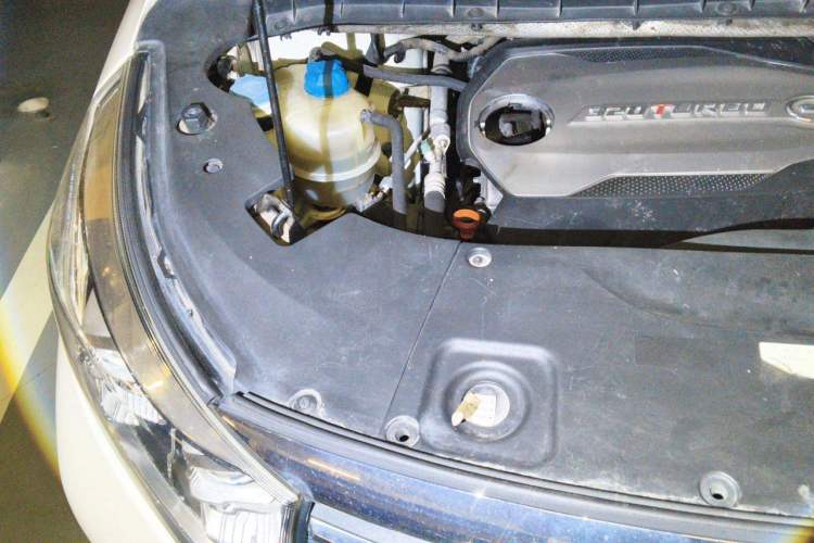 Used GAC Trumpchi M8 2018 320T Luxury Edition Engine Bay Right