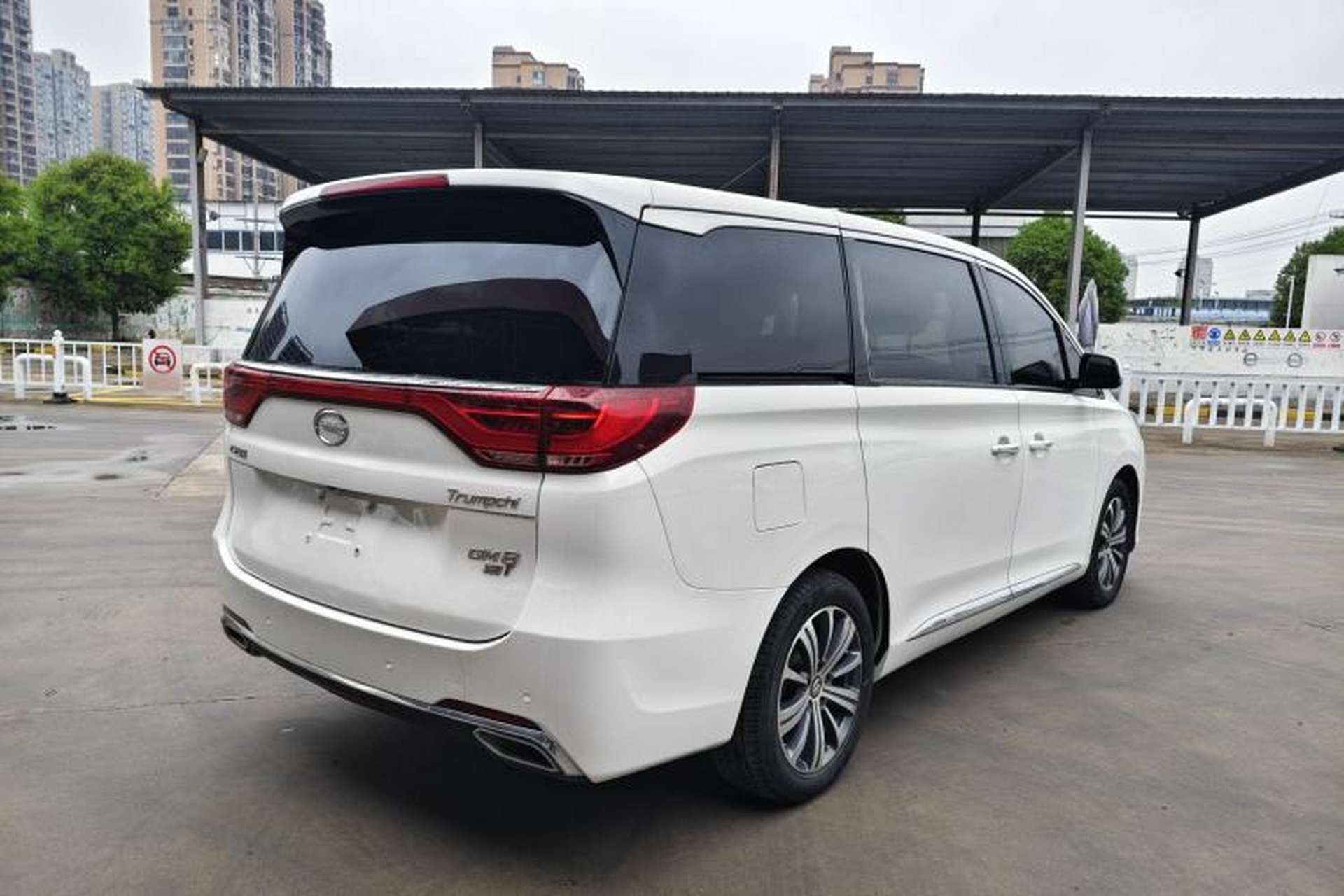 Used GAC Trumpchi M8 2018 320T Luxury Edition Exterior 4