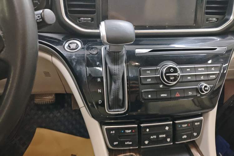 Used GAC Trumpchi M8 2018 320T Luxury Edition Gear Lever