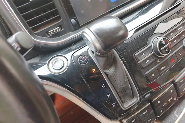 Used GAC Trumpchi M8 2018 320T Luxury Edition Gear Lever