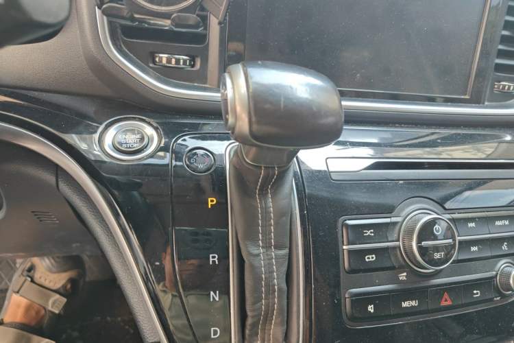 Used GAC Trumpchi M8 2018 320T Luxury Edition Gear Lever