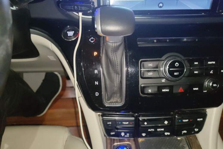 Used GAC Trumpchi M8 2018 320T Luxury Edition Gear Lever