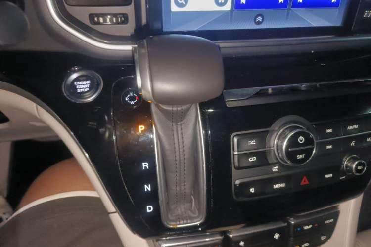 Used GAC Trumpchi M8 2018 320T Luxury Edition Gear Lever