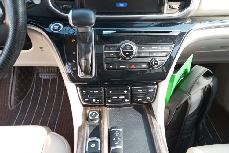 Used GAC Trumpchi M8 2018 320T Luxury Edition Gear Lever