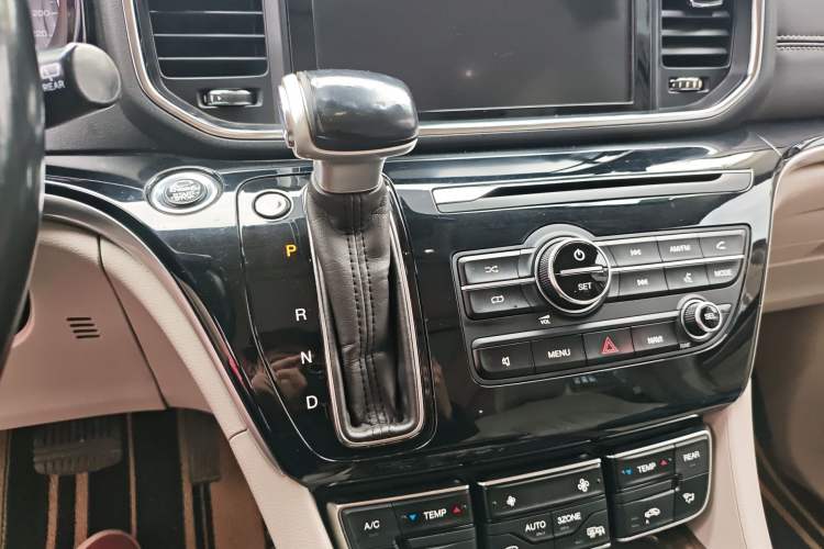 Used GAC Trumpchi M8 2018 320T Luxury Edition Gear Lever