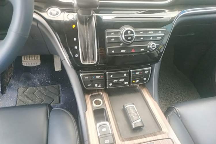 Used GAC Trumpchi M8 2018 320T Luxury Edition Gear Lever