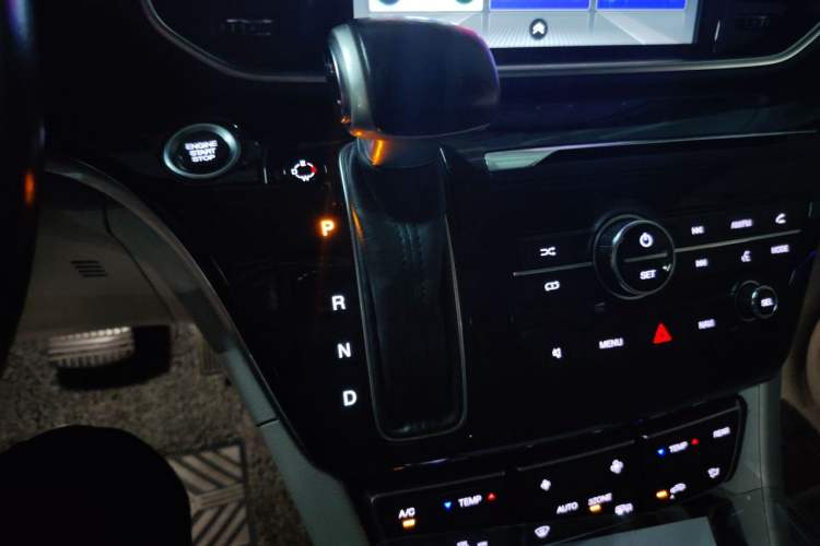 Used GAC Trumpchi M8 2018 320T Luxury Edition Gear Lever