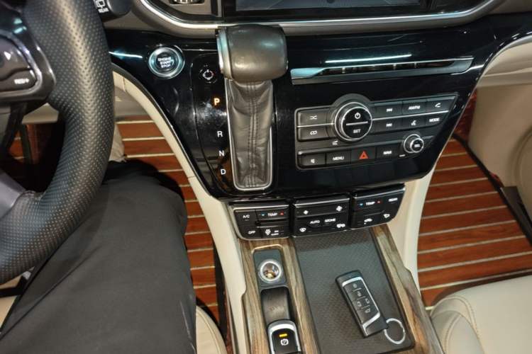 Used GAC Trumpchi M8 2018 320T Luxury Edition Gear Lever