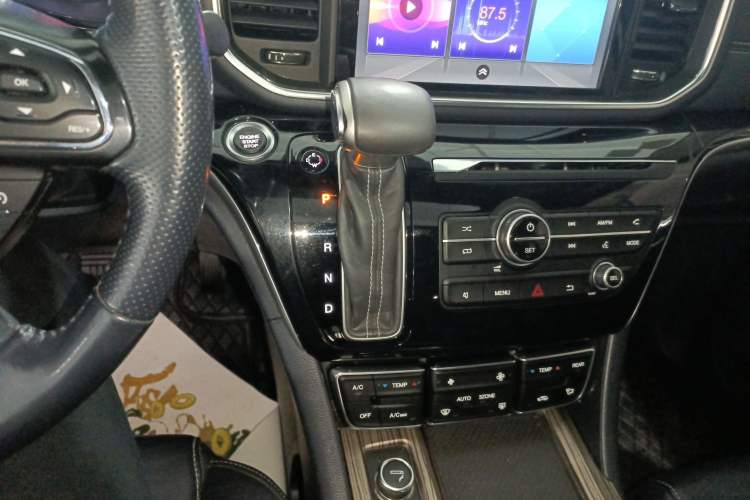 Used GAC Trumpchi M8 2018 320T Luxury Edition Gear Lever