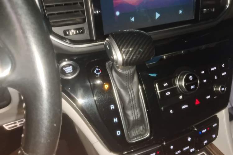 Used GAC Trumpchi M8 2018 320T Luxury Edition Gear Lever