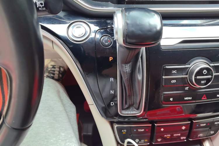 Used GAC Trumpchi M8 2018 320T Luxury Edition Gear Lever