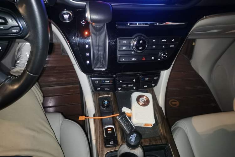 Used GAC Trumpchi M8 2018 320T Luxury Edition Gear Lever