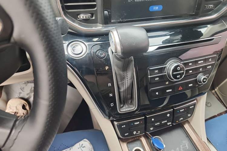 Used GAC Trumpchi M8 2018 320T Luxury Edition Gear Lever
