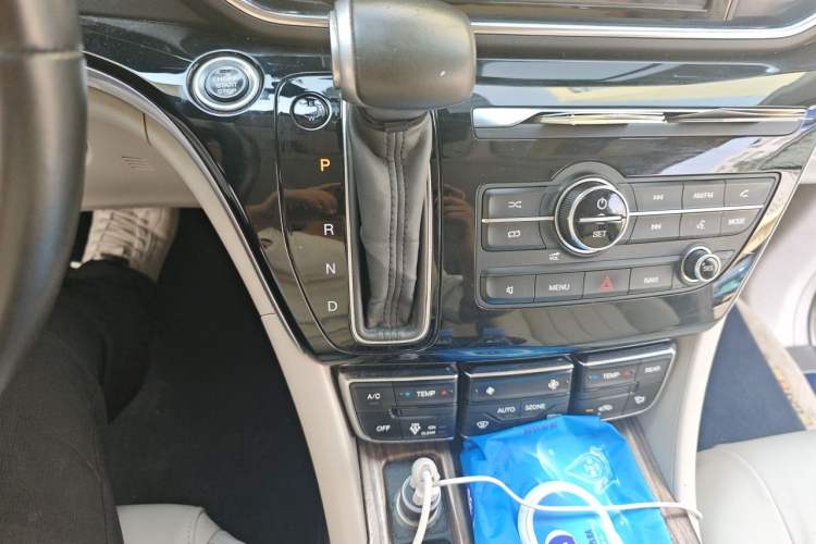 Used GAC Trumpchi M8 2018 320T Luxury Edition Gear Lever