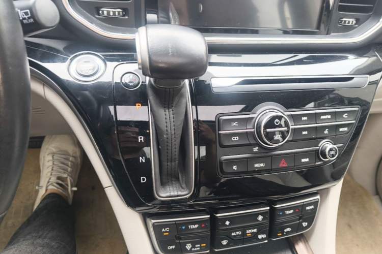 Used GAC Trumpchi M8 2018 320T Luxury Edition Gear Lever