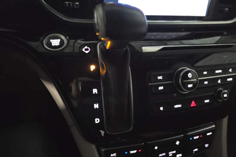 Used GAC Trumpchi M8 2018 320T Luxury Edition Gear Lever