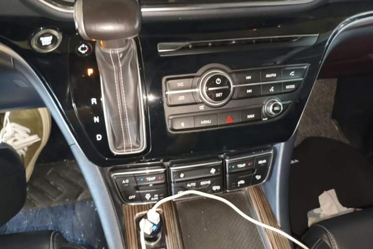 Used GAC Trumpchi M8 2018 320T Luxury Edition Gear Lever