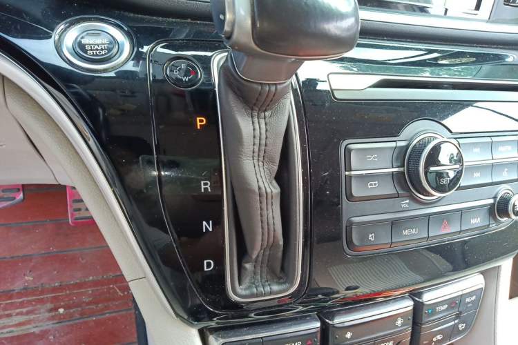 Used GAC Trumpchi M8 2018 320T Luxury Edition Gear Lever