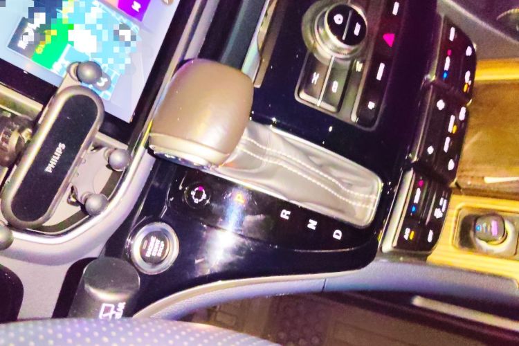 Used GAC Trumpchi M8 2018 320T Luxury Edition Gear Lever