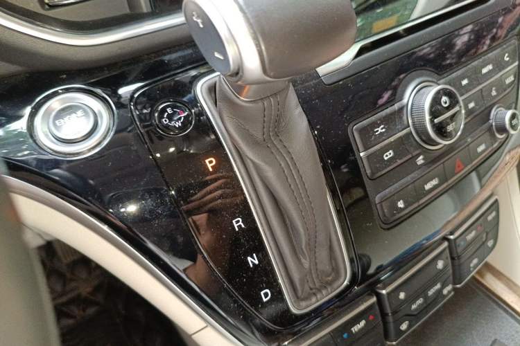 Used GAC Trumpchi M8 2018 320T Luxury Edition Gear Lever