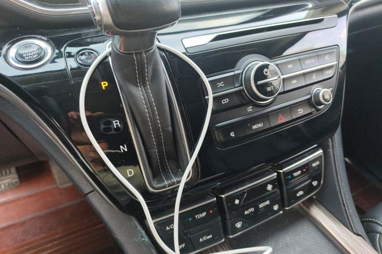 Used GAC Trumpchi M8 2018 320T Luxury Edition Gear Lever