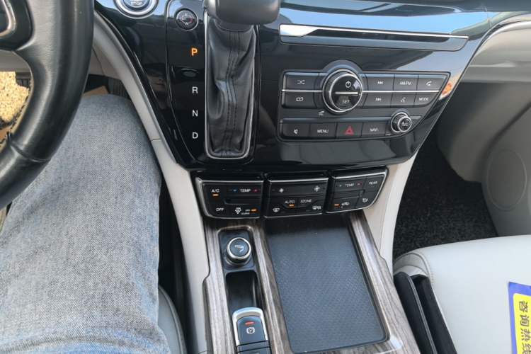 Used GAC Trumpchi M8 2018 320T Luxury Edition Gear Lever