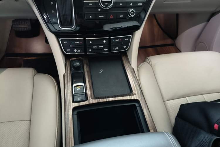 Used GAC Trumpchi M8 2018 320T Luxury Edition Gear Lever