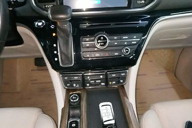 Used GAC Trumpchi M8 2018 320T Luxury Edition Gear Lever