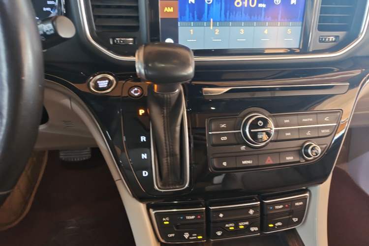 Used GAC Trumpchi M8 2018 320T Luxury Edition Gear Lever