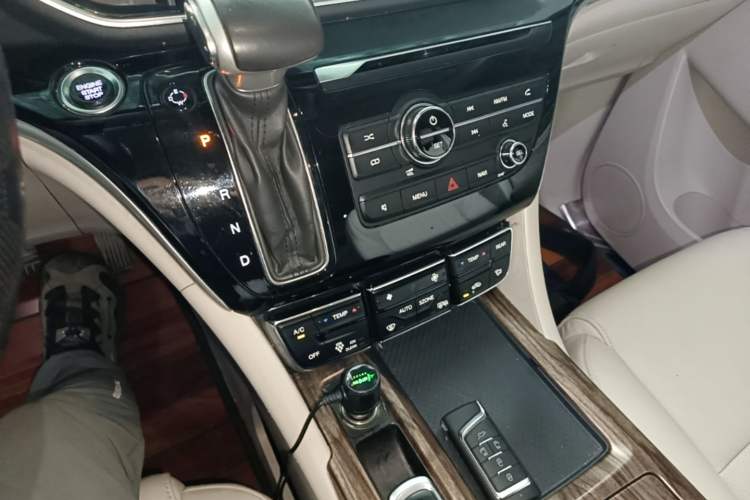 Used GAC Trumpchi M8 2018 320T Luxury Edition Gear Lever