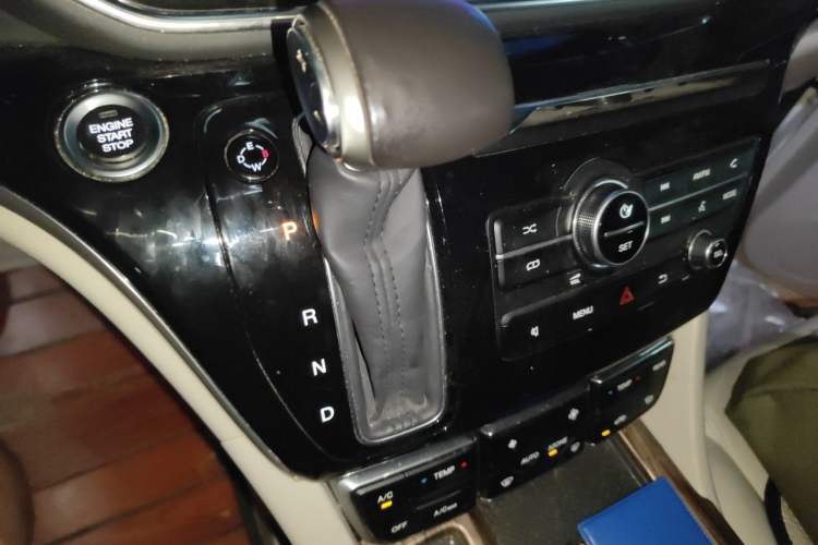 Used GAC Trumpchi M8 2018 320T Luxury Edition Gear Lever