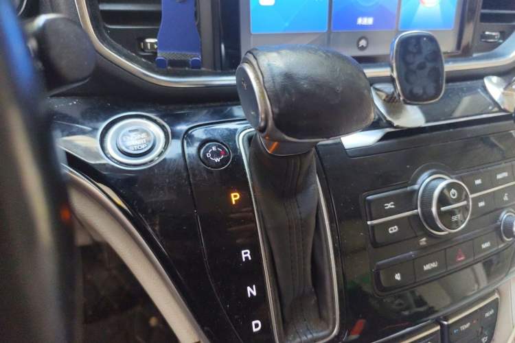 Used GAC Trumpchi M8 2018 320T Luxury Edition Gear Lever