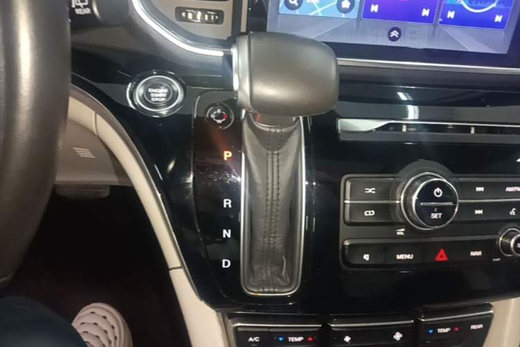 Used GAC Trumpchi M8 2018 320T Luxury Edition Gear Lever