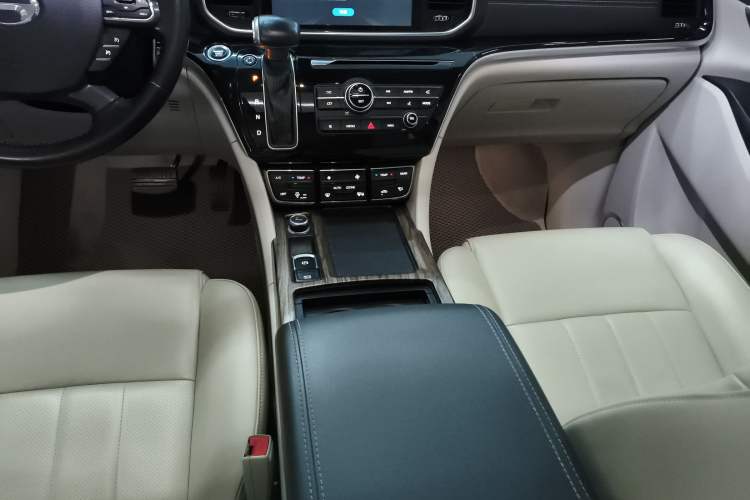 Used GAC Trumpchi M8 2018 320T Luxury Edition Gear Lever