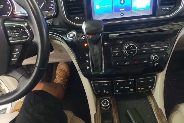 Used GAC Trumpchi M8 2018 320T Luxury Edition Gear Lever
