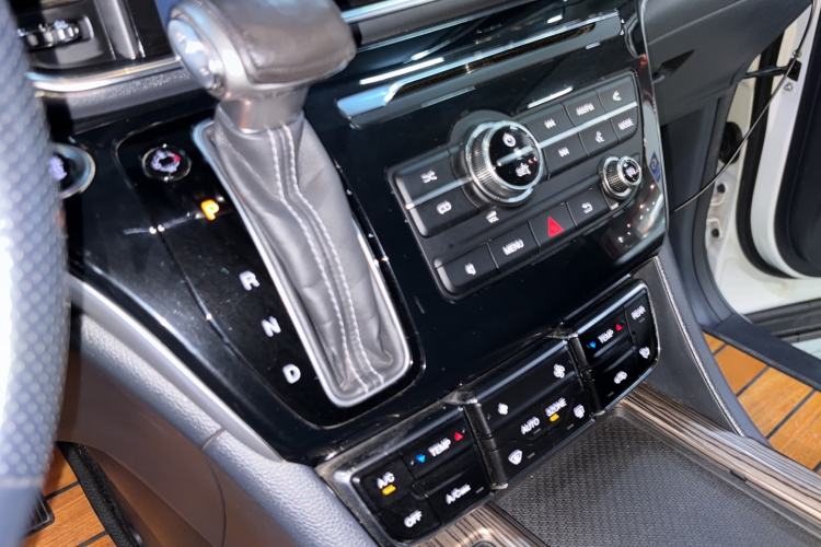Used GAC Trumpchi M8 2018 320T Luxury Edition Gear Lever