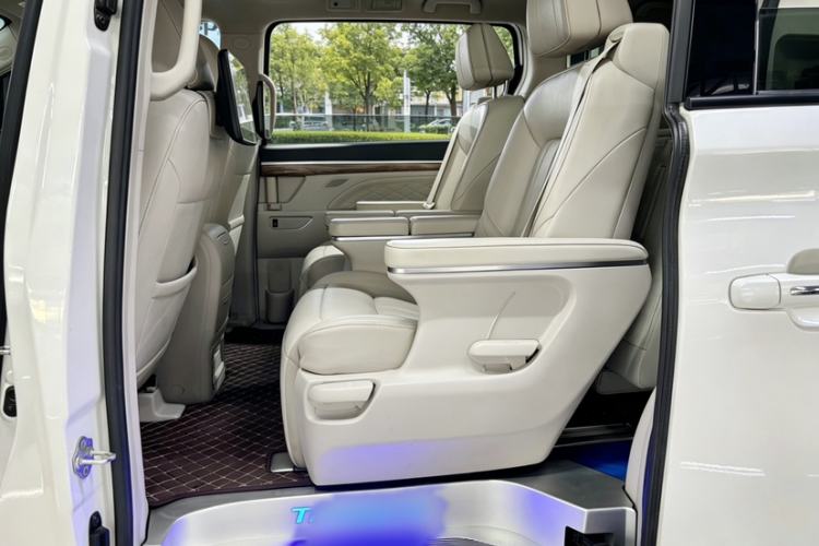 Used GAC Trumpchi M8 2018 320T Flagship Edition Interior 9