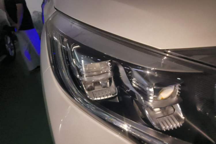 Used GAC Trumpchi M8 2018 320T Luxury Edition Right Front Headlight