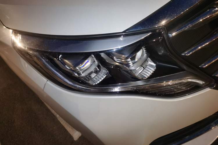 Used GAC Trumpchi M8 2018 320T Luxury Edition Right Front Headlight