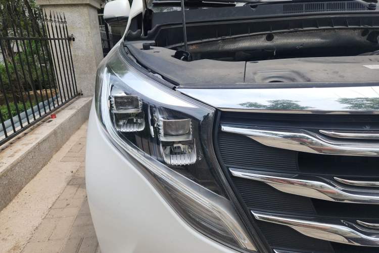 Used GAC Trumpchi M8 2018 320T Luxury Edition Right Front Headlight