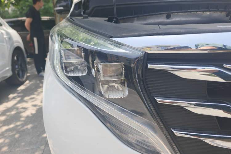Used GAC Trumpchi M8 2018 320T Luxury Edition Right Front Headlight
