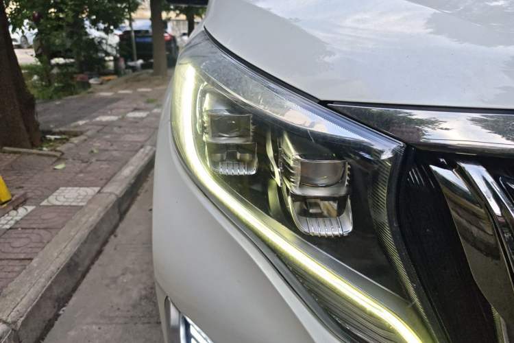 Used GAC Trumpchi M8 2018 320T Luxury Edition Right Front Headlight