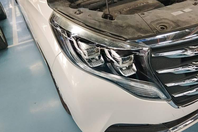 Used GAC Trumpchi M8 2018 320T Luxury Edition Right Front Headlight