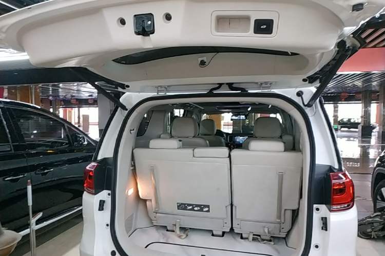 Used GAC Trumpchi M8 2018 320T Luxury Edition Trunk