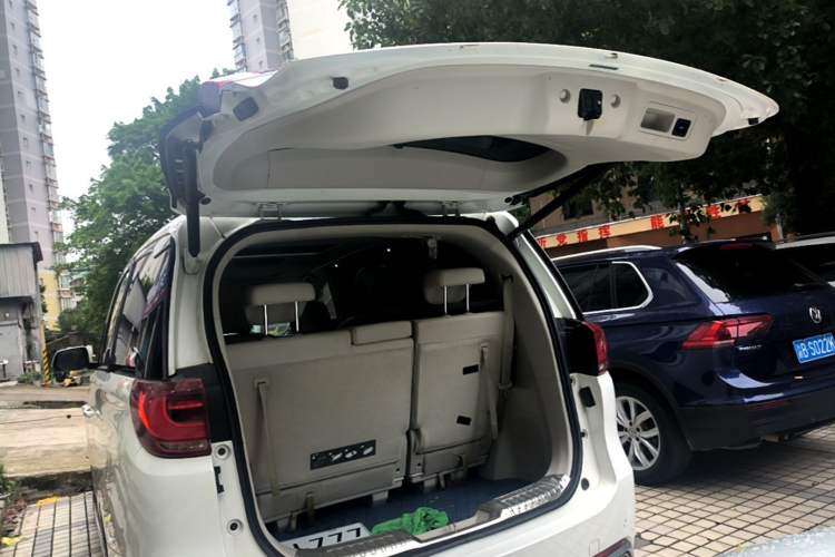 Used GAC Trumpchi M8 2018 320T Luxury Edition Trunk