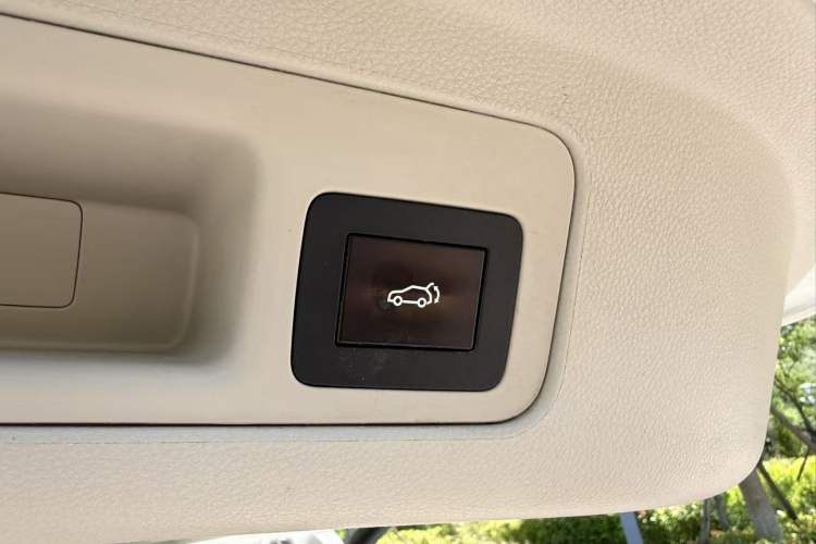 Used GAC Trumpchi M8 2018 320T Luxury Edition Trunk