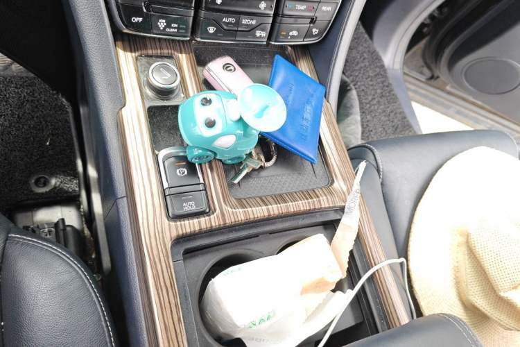 Used GAC Trumpchi M8 2019 320T Ultimate Edition Gear Lever
