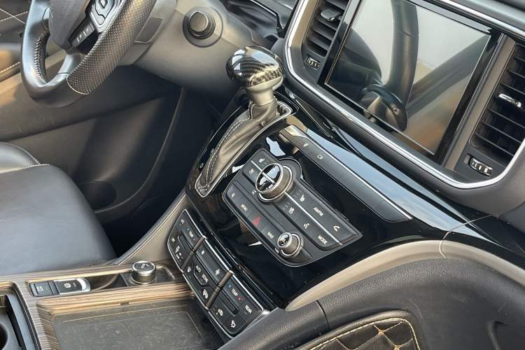 Used GAC Trumpchi M8 2019 320T Ultimate Edition Interior 5