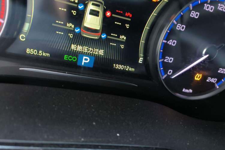 Used GAC Trumpchi M8 2019 320T Ultimate Edition Odometer Close Up